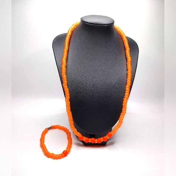 GLOW NECKLACE - Picture 8 of 10